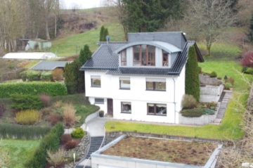 Wunderschönes saniertes Einfamilienhaus mit ELW, 13kW PV, Traumlage, 3 Garagen und großem Garten, 54587 Lissendorf, Haus