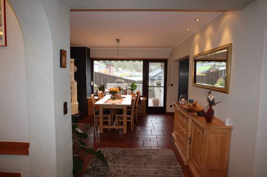 Gemütliches Einfamilienhaus mit Einliegerwohnung, 3 Garagen und großem Garten Lissendorf (45) - Esszimmer