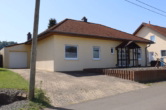 Hofeinfahrt - Gepflegter Bungalow mit Garage, Terrasse und Garten Büdesheim (2)
