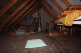 Spitzboden - Ehemaliges Wohn- und Geschäftshaus, mit Nebengebäuden und Garten, Pelm (32).