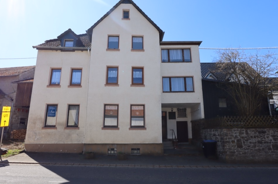 Geräumiges Mehrfamilienhaus mit ehem. Ökonomiegebäude als Doppelgarage genutzt, Bongard (6)