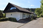 Außenansicht - Großes Einfamilienhaus am Ortsrand mit 7 Schlafzimmern und wunderschönem Blick ins Grüne