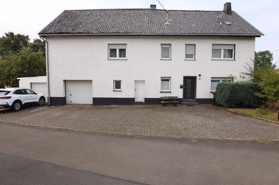 Gemütliches ehem. Eifeler Bauernhaus mit Scheune, Garage, und kleinem Garten, Hellenthal-Kreuzberg