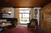Wohnzimmer - Wohnhaus mit Wintergarten, Garage und 2,8 ha arrondierter landw. Wiesenfläche, Hinterweiler (11)
