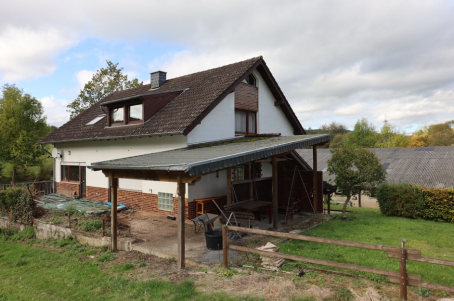 Freisitz - Eengezinswoning/Meergezinswoning met aanleunwoning, garages en ruime tuin aan de rand van Gees (7)