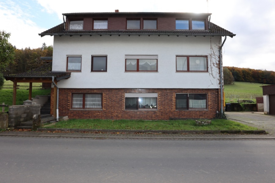 Gees - Eengezinswoning/Meergezinswoning met aanleunwoning, garages en ruime tuin aan de rand van Gees (7)