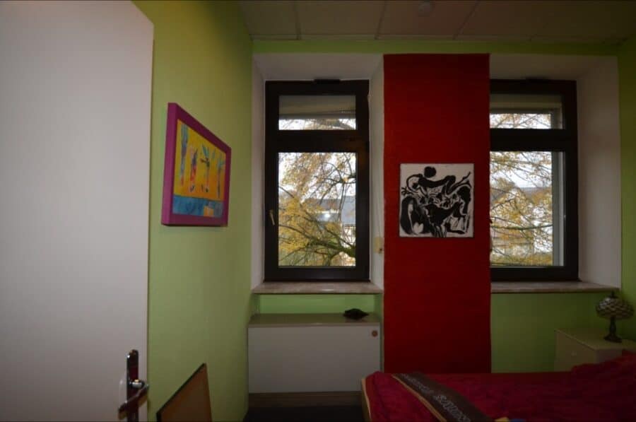 Ehemalige Dorfschule umgebaut zum gemütlichem Wohnhaus mit kleinem Garten und Hof, Urschmitt (4) - Schlafzimmer OG