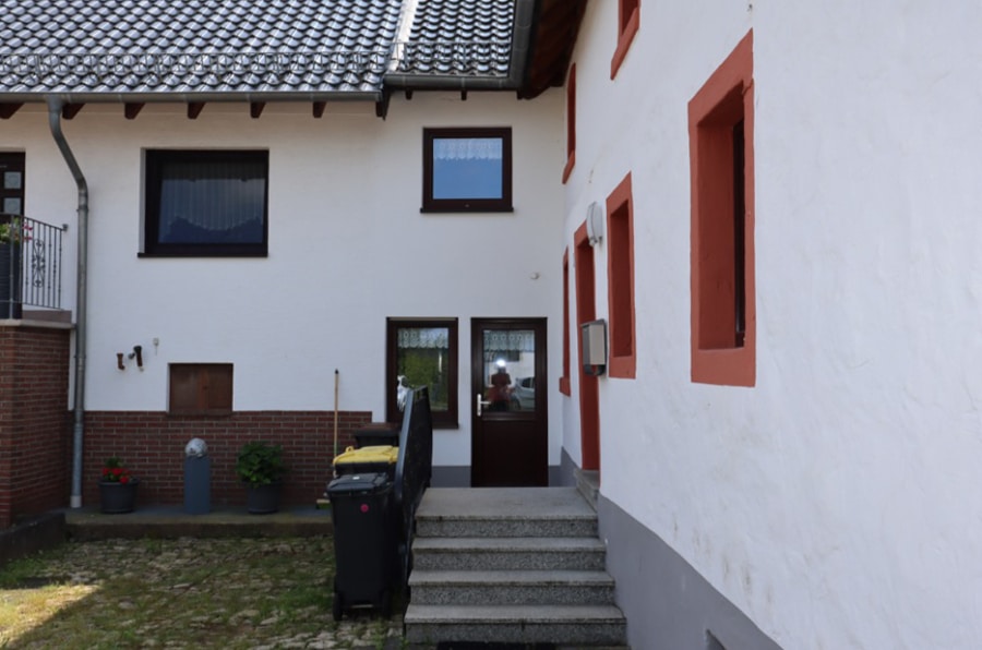 Eingang - **RESERVIERT**Kuscheliges ehemaliges Bauernhaus mit Scheune und Garten Ripsdorf (2)