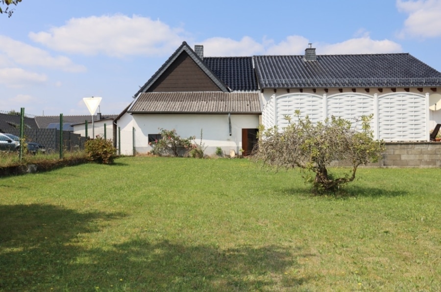 Garten - Gezellige, voormalige, boerderij met schuur en ruime tuin te Ripsdorf (2)