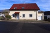Straßenansicht - Schnuckeliges Einfamilienhaus mit kleinem pflegeleichten Grundstück und Garage, Bongard (5)