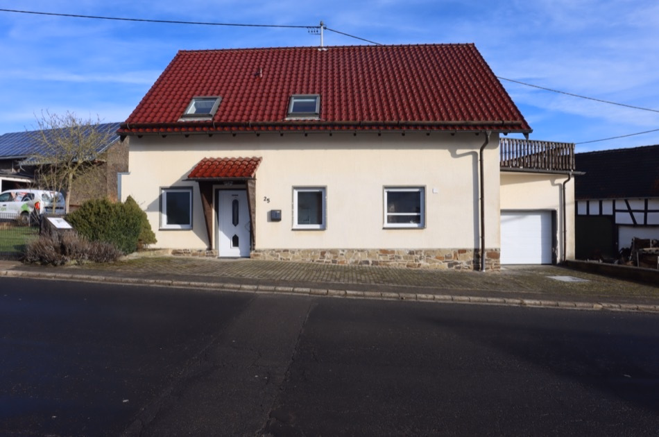 Schnuckeliges Einfamilienhaus mit kleinem pflegeleichten Grundstück und Garage, Bongard (5)