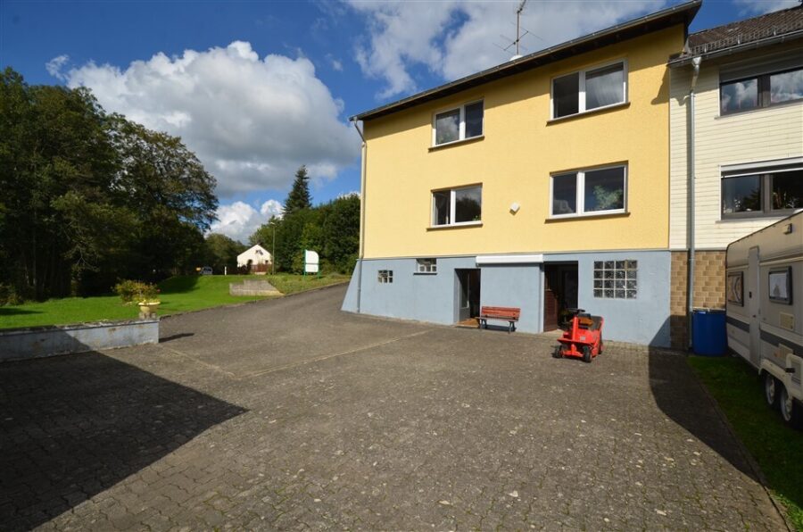 Einfamilienhaus mit zwei Garagen und Garten in Ortsrandlage, Birgel (12) - Birgel 12 (13)