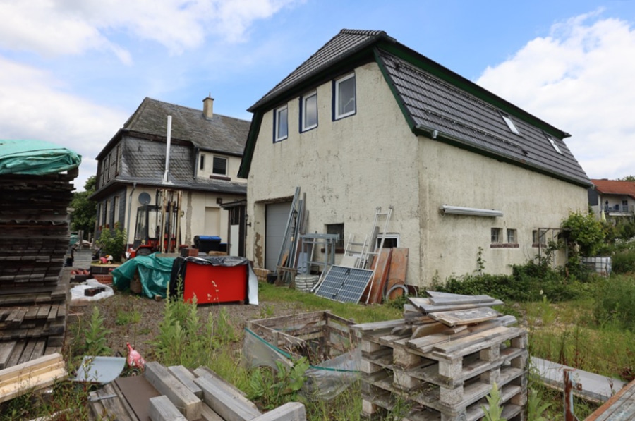 Rückseite - **VERKAUFT**Geräumiges Wohnhaus mit Fernblick, Betriebsgebäude und großem Grundstück Pantenburg (2)