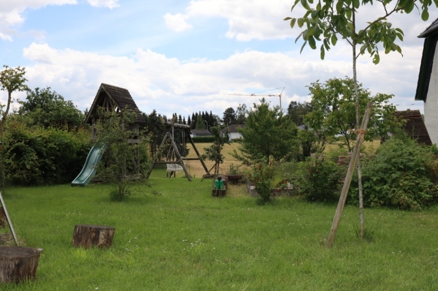 Garten - **VERKAUFT**Geräumiges Wohnhaus mit Fernblick, Betriebsgebäude und großem Grundstück Pantenburg (2)