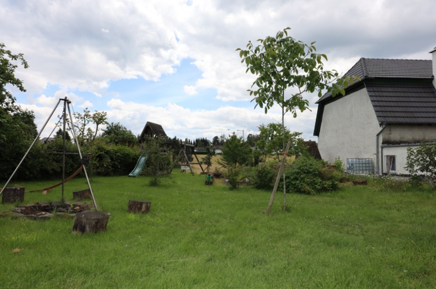 Garten - **VERKAUFT**Geräumiges Wohnhaus mit Fernblick, Betriebsgebäude und großem Grundstück Pantenburg (2)