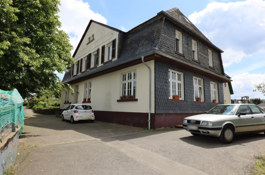 Pantenburg - **VERKAUFT**Geräumiges Wohnhaus mit Fernblick, Betriebsgebäude und großem Grundstück Pantenburg (2)