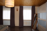 Schlafzimmer - Gemütliches und renoviertes Einfamilienhaus mit Anbau, Garagen und großem Garten, Boxberg