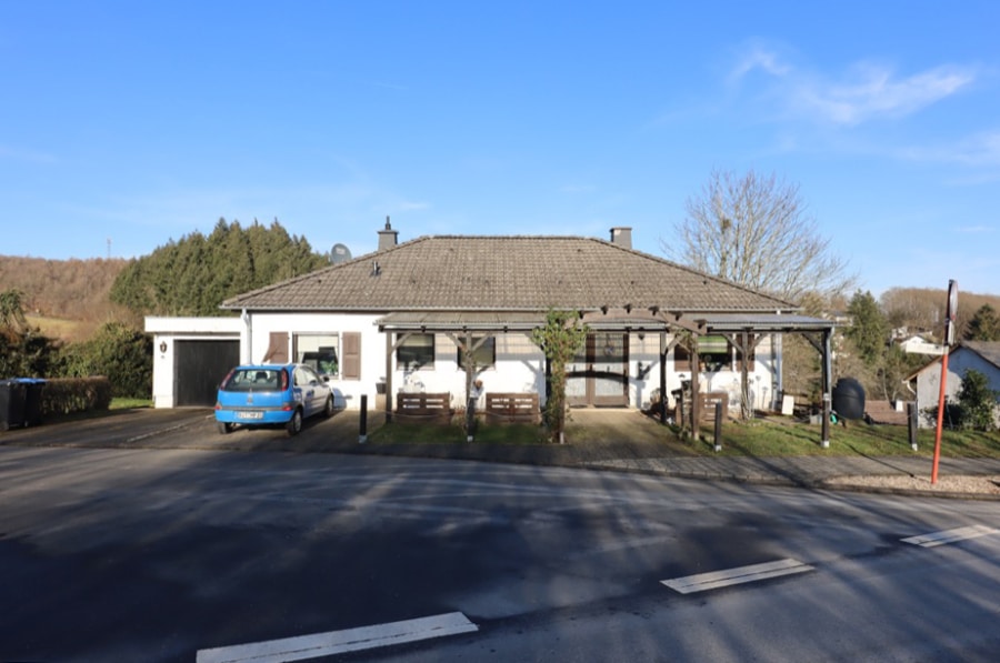 Mehren - **GERESERVEERD**Wonen waar anderen op vakantie gaan! Eengezinswoning met aanleunwoning, garage, extra bouwkavel en ruime tuin te Mehren (20)