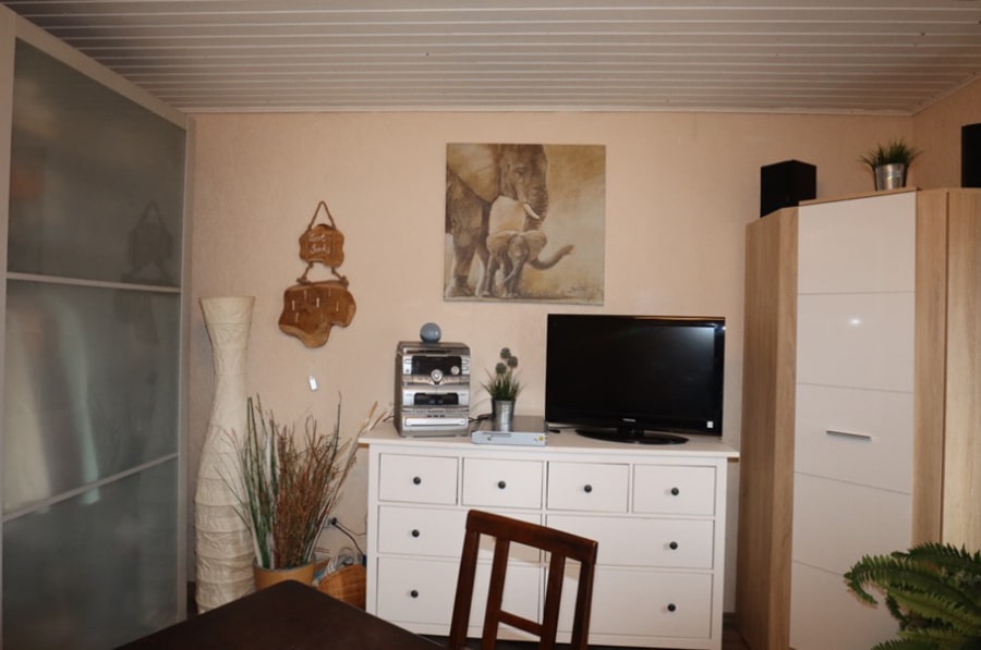 Gästezimmer - **GERESERVEERD**Wonen waar anderen op vakantie gaan! Eengezinswoning met aanleunwoning, garage, extra bouwkavel en ruime tuin te Mehren (20)