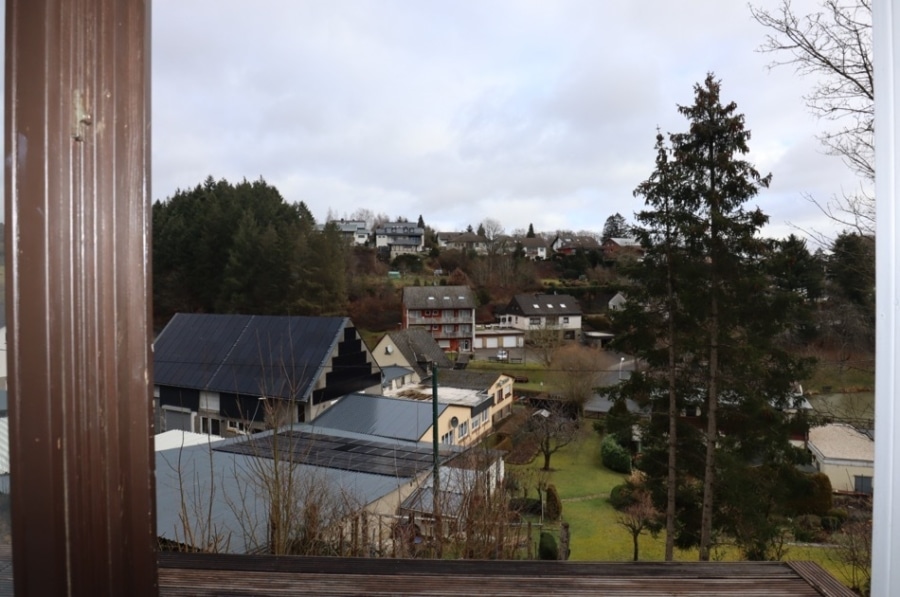 Aussicht - **GERESERVEERD**Wonen waar anderen op vakantie gaan! Eengezinswoning met aanleunwoning, garage, extra bouwkavel en ruime tuin te Mehren (20)