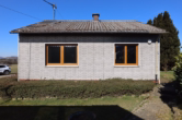 Südansicht - ***Verkauft***Kleines Einfamilienhaus mit toller Aussicht, Garage und Garten in Dorfrandlage von Steineberg