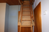 Speichertreppe - ***Verkauft***Kleines Einfamilienhaus mit toller Aussicht, Garage und Garten in Dorfrandlage von Steineberg