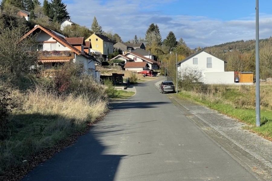 erschließende Straße - Bouwkavel, vierkante indeling, te Gönnersdorf (27)