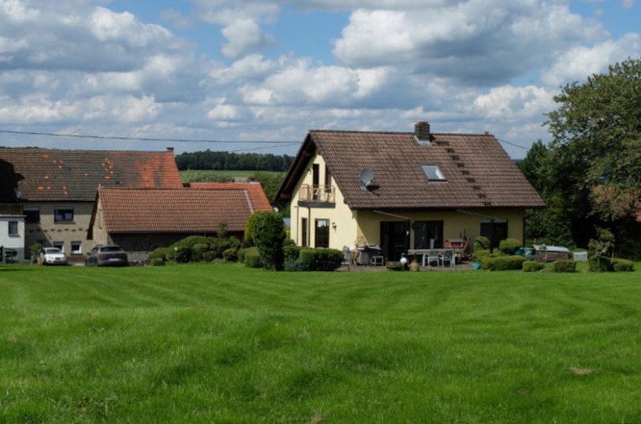 Rückseite - Mooie, grote, eengezinswoning met tuin, schuur met garage en dubbele garage, Üxheim-Leudersdorf (11)