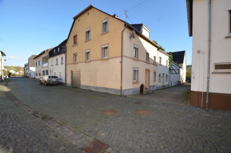 Massiv gebautes moseltypisches Einfamilienhaus mit Garage, Kesten, 54518 Kesten, Einfamilienhaus