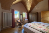 Schlafzimmer - Uitgebreid gerenoveerd historisch landhuis met separaat gastenverblijf, Niederehe (12)