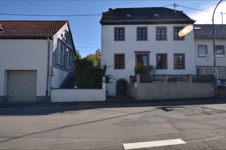 Straßenansicht - **RESERVIERT**Aufwendig renoviertes historisches Landhaus, Niederehe (12)