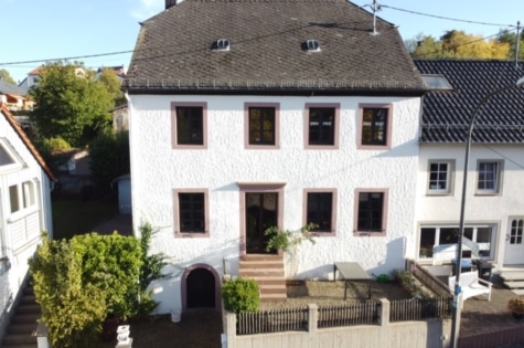 **RESERVIERT**Aufwendig renoviertes historisches Landhaus, Niederehe (12), 54579 Üxheim OT Niederehe, Haus