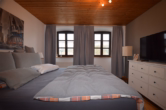 Schlafzimmer - Uitgebreid gerenoveerd historisch landhuis met separaat gastenverblijf, Niederehe (12)