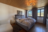 Schlafzimmer - Uitgebreid gerenoveerd historisch landhuis met separaat gastenverblijf, Niederehe (12)