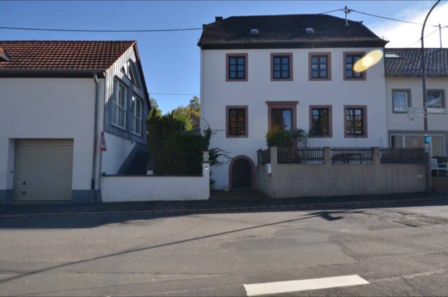 Aufwendig renoviertes historisches Landhaus, Niederehe (12) - Straßenansicht