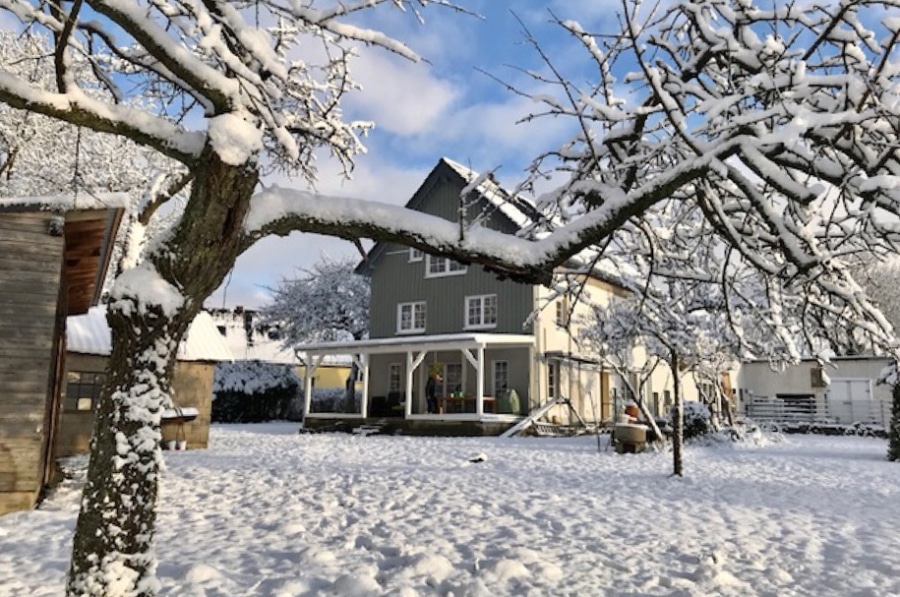 Winterimpressionen - Charmantes, modernisiertes Bauernhaus mit zusätzlichem Bauland in Ulmen, Vorpochten