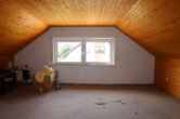 Dachgeschoss - Einfamilienhaus mit Garage, Wintergarten schöner Aussicht und Garten, Oberbettingen (30)
