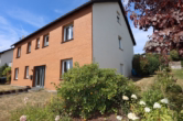 Giebelseite rechts - Einfamilienhaus mit Garage, Wintergarten schöner Aussicht und Garten, Oberbettingen (30)