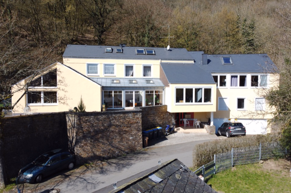 Mehrfamilienhaus mit 6 Wohneinheiten und 2 Garagen in bester Lage, Bad Bertrich